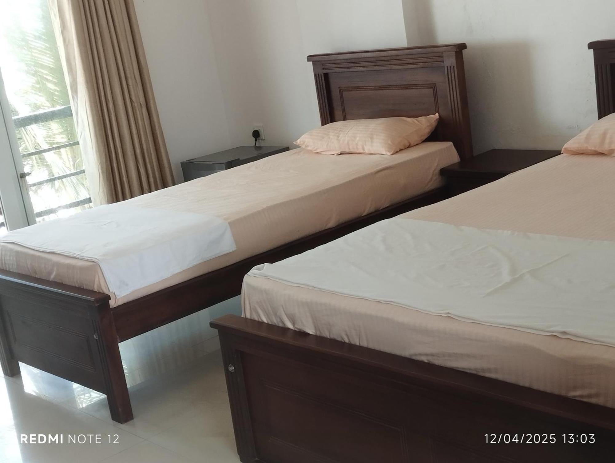 Hotel Ocean Edge Hikka à Hikkaduwa Extérieur photo