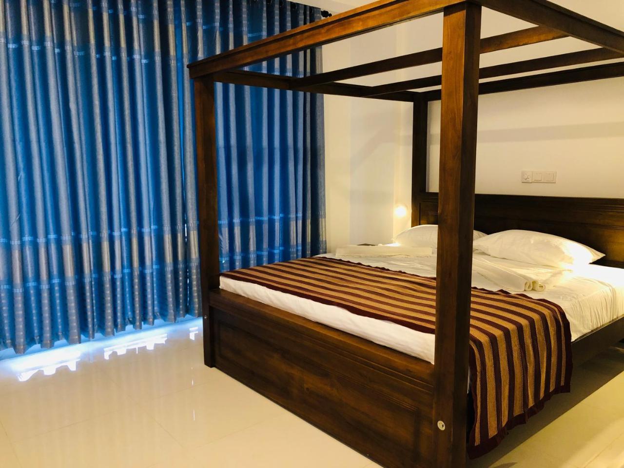 Hotel Ocean Edge Hikka à Hikkaduwa Extérieur photo